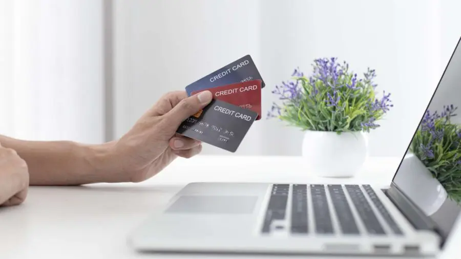 Benefits of Taking Credit Cards vs. Cash